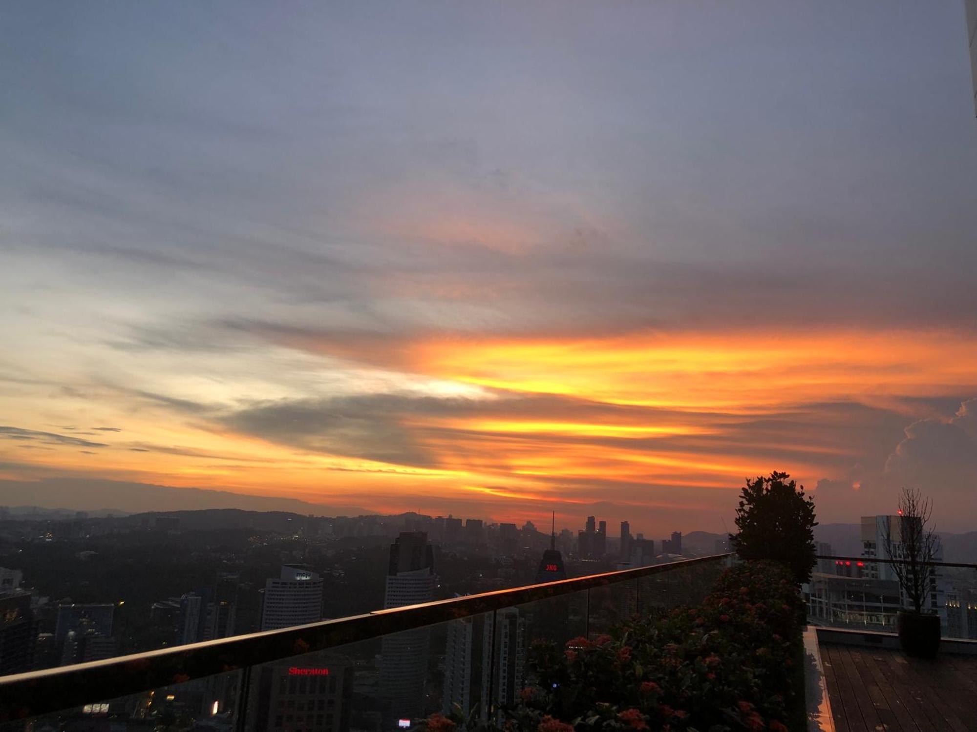 クアラルンプールPlatinum Klcc Pool Viewアパートメント エクステリア 写真